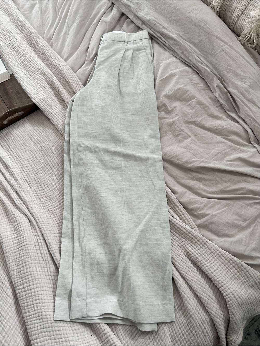 Aritzia Effortless Light Gray Linen-Blend Trousers women’s size 4